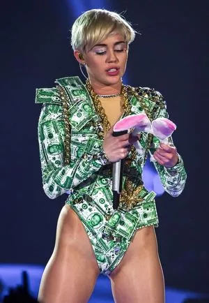 Miley Cyrus Onlyfans Leaked Nude Image #WNQWo8hW3C