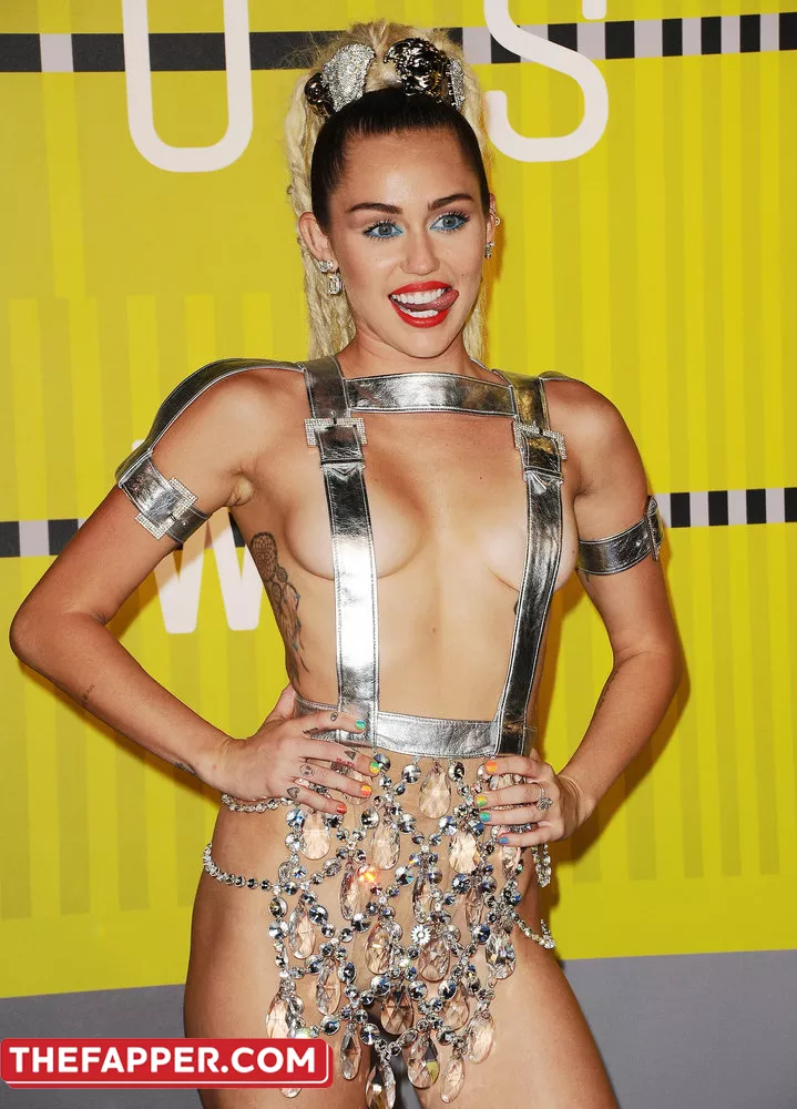 Miley Cyrus  Onlyfans Leaked Nude Image #YEk00SPWP1