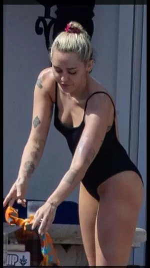 Miley Cyrus Onlyfans Leaked Nude Image #ZzJ6qVrn79