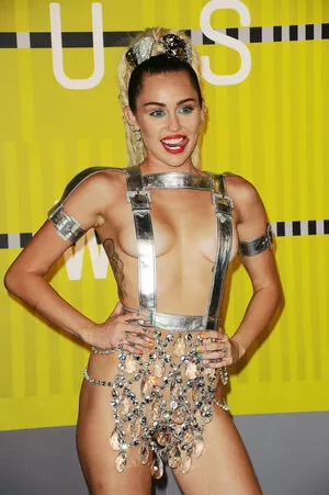 Miley Cyrus Onlyfans Leaked Nude Image #comJrdGJzr