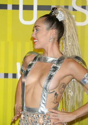 Miley Cyrus Onlyfans Leaked Nude Image #cv9cUD9nbI