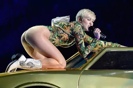 Miley Cyrus Onlyfans Leaked Nude Image #d3kHRqLO70