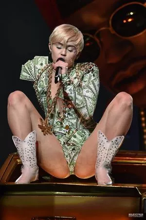 Miley Cyrus Onlyfans Leaked Nude Image #kFS06kichW