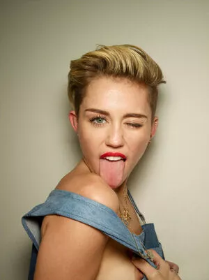 Miley Cyrus Onlyfans Leaked Nude Image #kQR8zgLAmJ