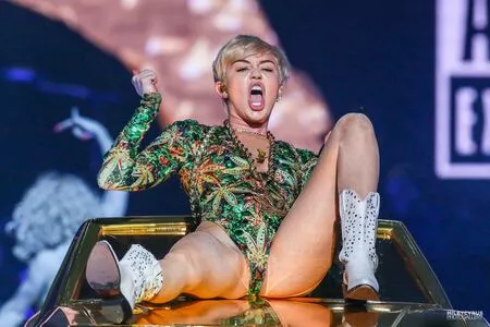 Miley Cyrus Onlyfans Leaked Nude Image #mxZCKzpCIS