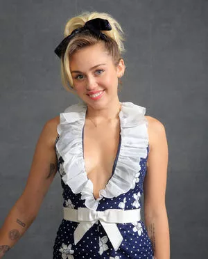 Miley Cyrus Onlyfans Leaked Nude Image #o5SWhKA9in