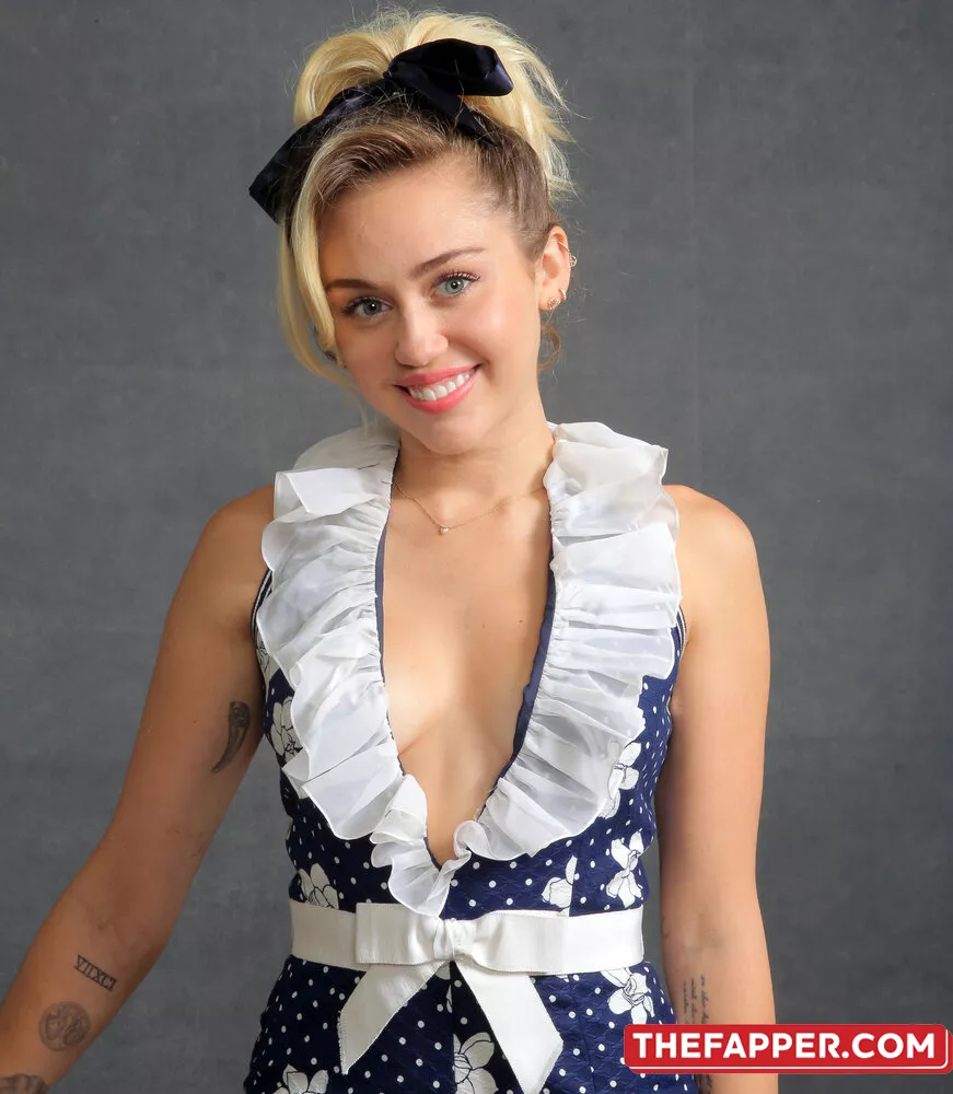 Miley Cyrus  Onlyfans Leaked Nude Image #o5SWhKA9in