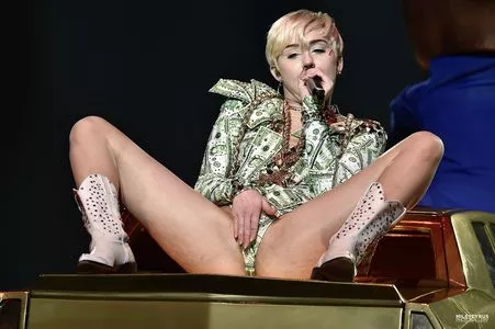 Miley Cyrus Onlyfans Leaked Nude Image #oKy1mTzMoO