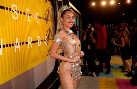 Miley Cyrus Onlyfans Leaked Nude Image #pTmGkNJ8w9