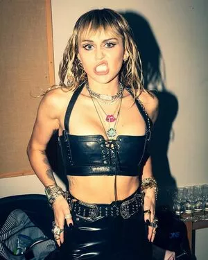 Miley Cyrus Onlyfans Leaked Nude Image #riJ4tczBRM