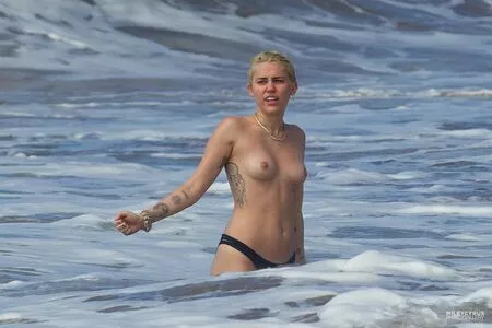 Miley Cyrus Onlyfans Leaked Nude Image #teYoeMQSBL