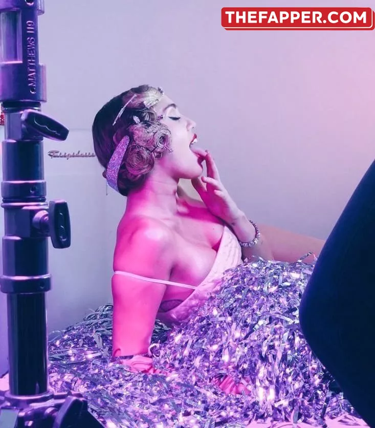 Miley Cyrus  Onlyfans Leaked Nude Image #tsIf1qEBWl