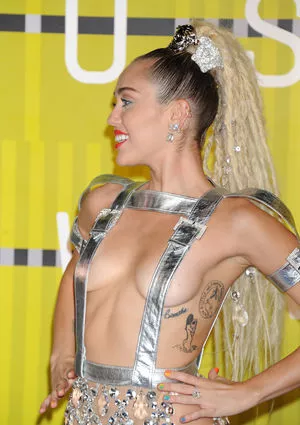 Miley Cyrus Onlyfans Leaked Nude Image #ttu41wEMJo