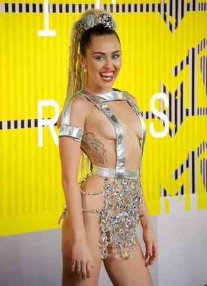 Miley Cyrus Onlyfans Leaked Nude Image #x5Wq45Za1N
