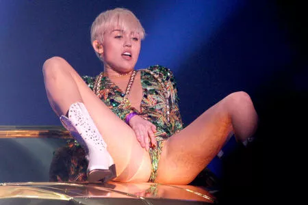 Miley Cyrus Onlyfans Leaked Nude Image #xeF7l55tyD