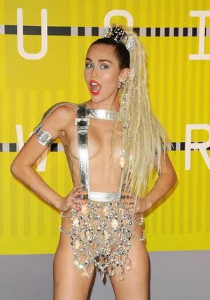 Miley Cyrus Onlyfans Leaked Nude Image #xql4rgjo3j