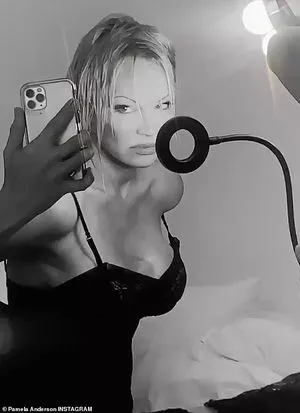 Pamela Anderson Onlyfans Leaked Nude Image #n4td96xEdy