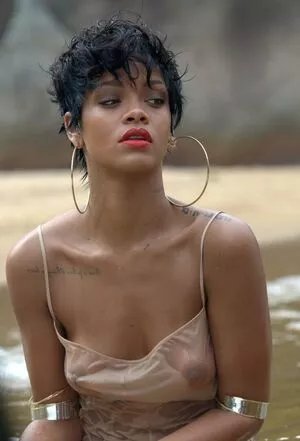 Rihanna Onlyfans Leaked Nude Image #4FT7Zu8gLt