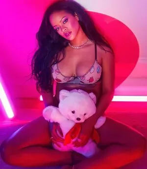 Rihanna Onlyfans Leaked Nude Image #4tVjEovtuV