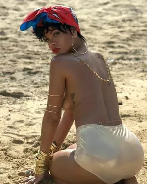 Rihanna Onlyfans Leaked Nude Image #8DpLypTufM