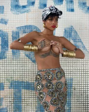 Rihanna Onlyfans Leaked Nude Image #8j9MskAM3u