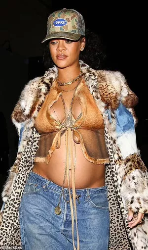 Rihanna Onlyfans Leaked Nude Image #919PudgEcO