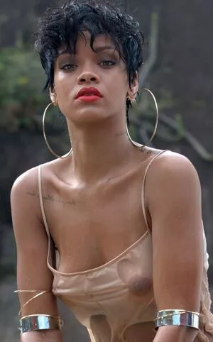 Rihanna Onlyfans Leaked Nude Image #9SFugDURAl