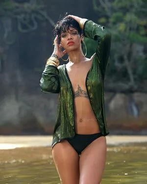 Rihanna Onlyfans Leaked Nude Image #A5o2BTPLyM