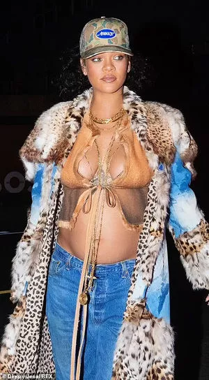Rihanna Onlyfans Leaked Nude Image #AZJMVte1ih
