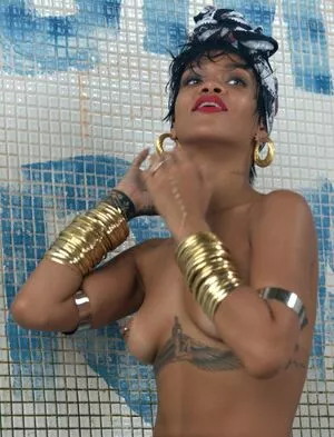 Rihanna Onlyfans Leaked Nude Image #BNJvWVlpjo