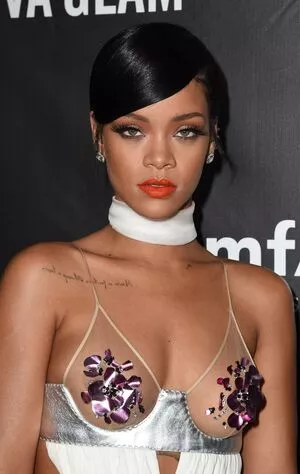 Rihanna Onlyfans Leaked Nude Image #Bld5zYs9b7