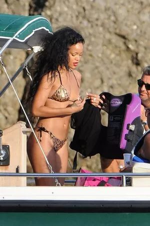 Rihanna Onlyfans Leaked Nude Image #CuNfnKqEsl