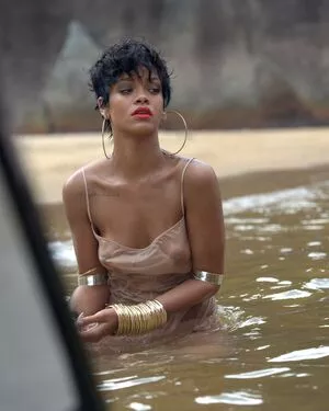 Rihanna Onlyfans Leaked Nude Image #DIv3lBiOd8