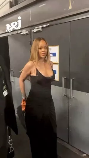 Rihanna OnlyFans Leak DLom8drQcZ