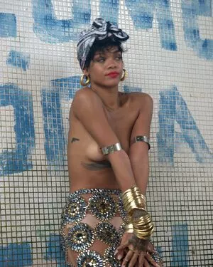 Rihanna Onlyfans Leaked Nude Image #FPXG8vJAFF