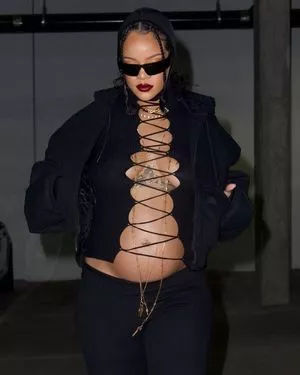 Rihanna Onlyfans Leaked Nude Image #FZ73wezvtS