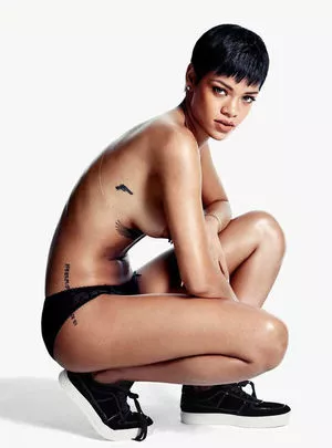 Rihanna Onlyfans Leaked Nude Image #HEmhQVQZbv