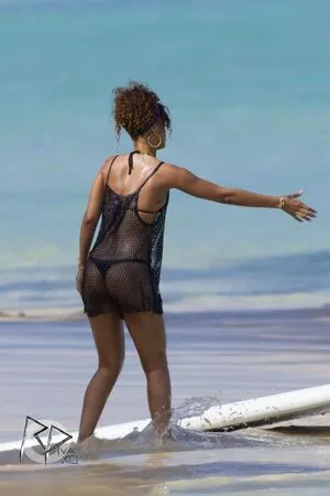 Rihanna Onlyfans Leaked Nude Image #IPWBxFGz8f