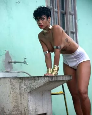 Rihanna Onlyfans Leaked Nude Image #Ll3lEbXEQO