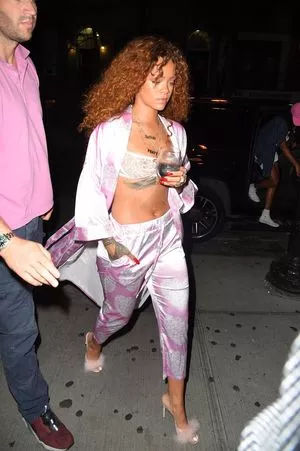 Rihanna Onlyfans Leaked Nude Image #ND5VjtI9B9