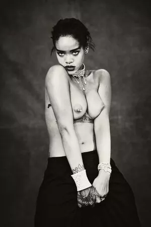 Rihanna Onlyfans Leaked Nude Image #O3E5NpetPt