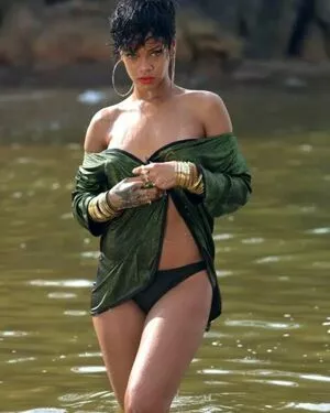 Rihanna Onlyfans Leaked Nude Image #WnkOCVn4KE