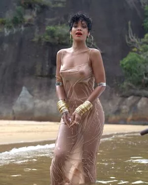 Rihanna Onlyfans Leaked Nude Image #bBJD9eqgql