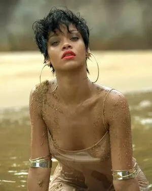 Rihanna Onlyfans Leaked Nude Image #cXk2Zr1eOE