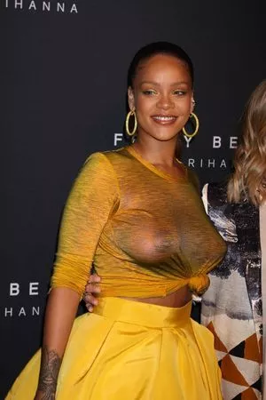 Rihanna Onlyfans Leaked Nude Image #dnCO7MOJJZ