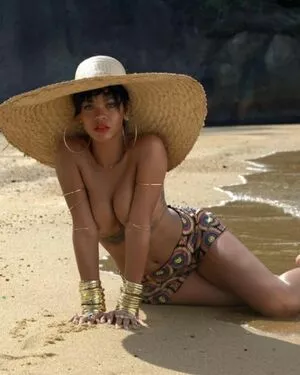 Rihanna Onlyfans Leaked Nude Image #fYRtgSrfNv