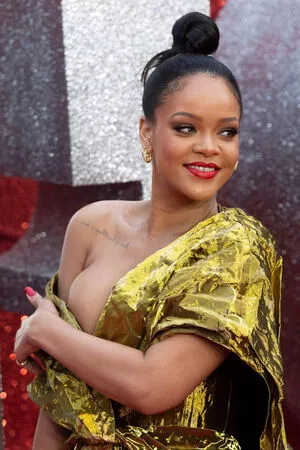 Rihanna Onlyfans Leaked Nude Image #k8QDuuzLRP