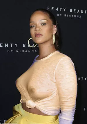 Rihanna Onlyfans Leaked Nude Image #lvMgNC7487