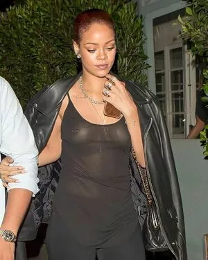 Rihanna Onlyfans Leaked Nude Image #mALfAZQ8Ex