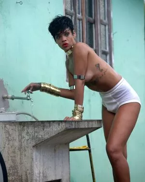 Rihanna Onlyfans Leaked Nude Image #ry56NaZF4D